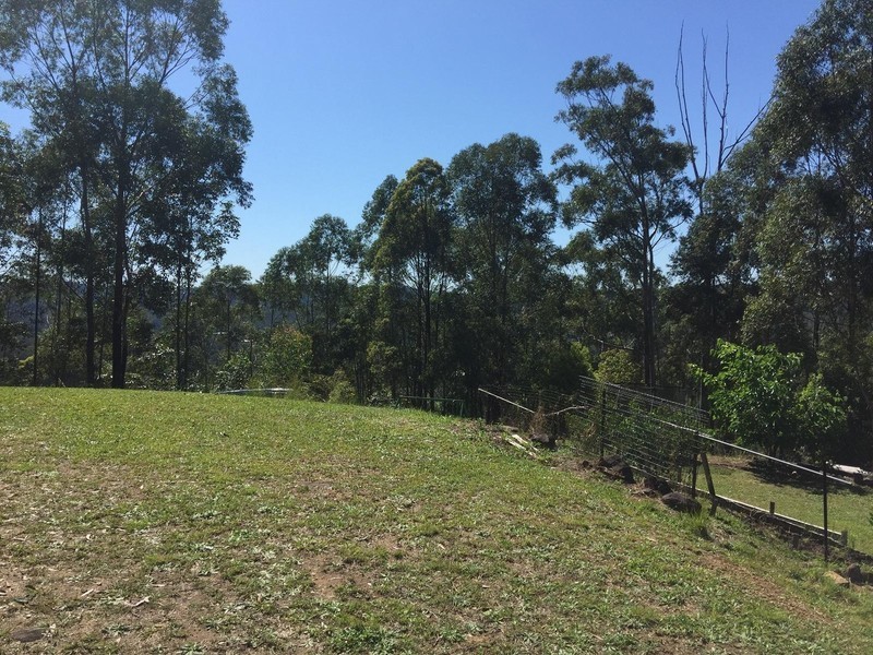 4 Lisa Road, Chevallum QLD 4555