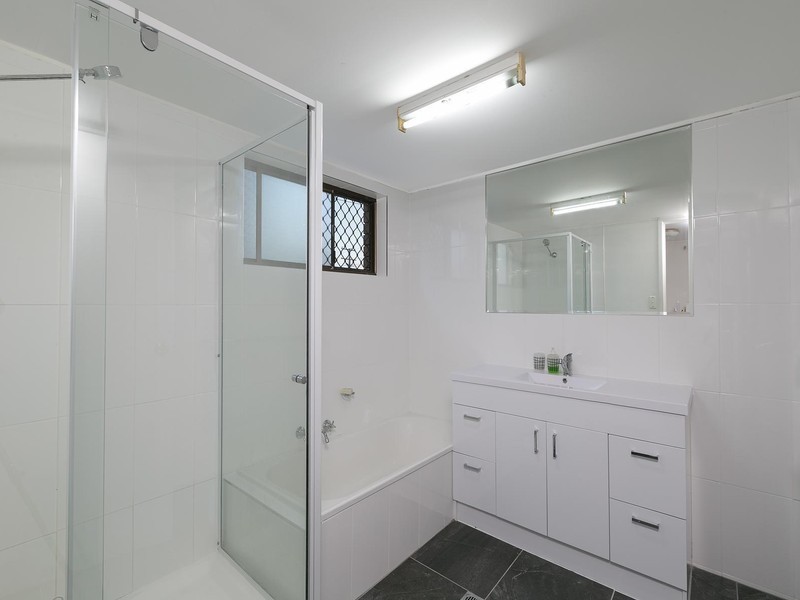 1/34 Goonawarra Drive, Mooloolaba QLD 4557