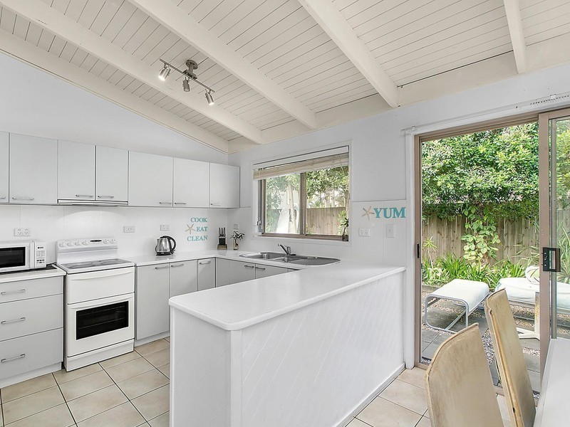 2/5 Bareena Place, Warana QLD 4575