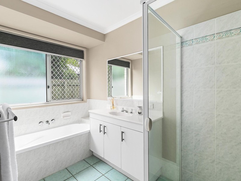 17 Honeymyrtle Court, Mountain Creek QLD 4557