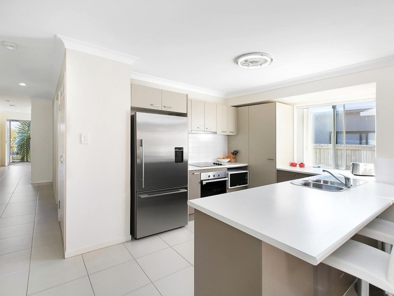 42 Robur Crescent, Mountain Creek QLD 4557