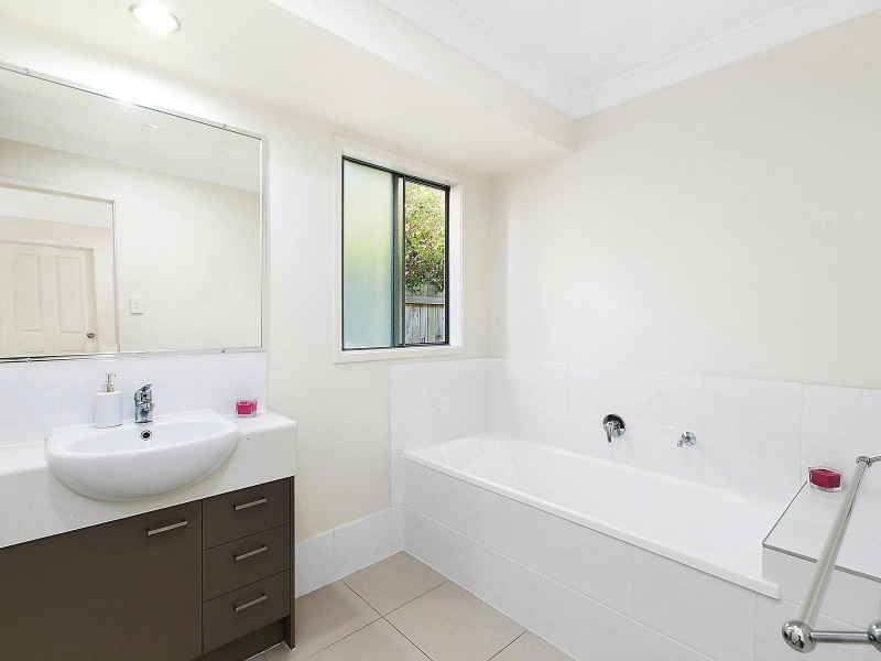 42 Robur Crescent, Mountain Creek QLD 4557