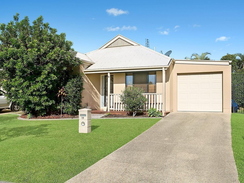 19 St Lucia Crescent, Kawana Island QLD 4575