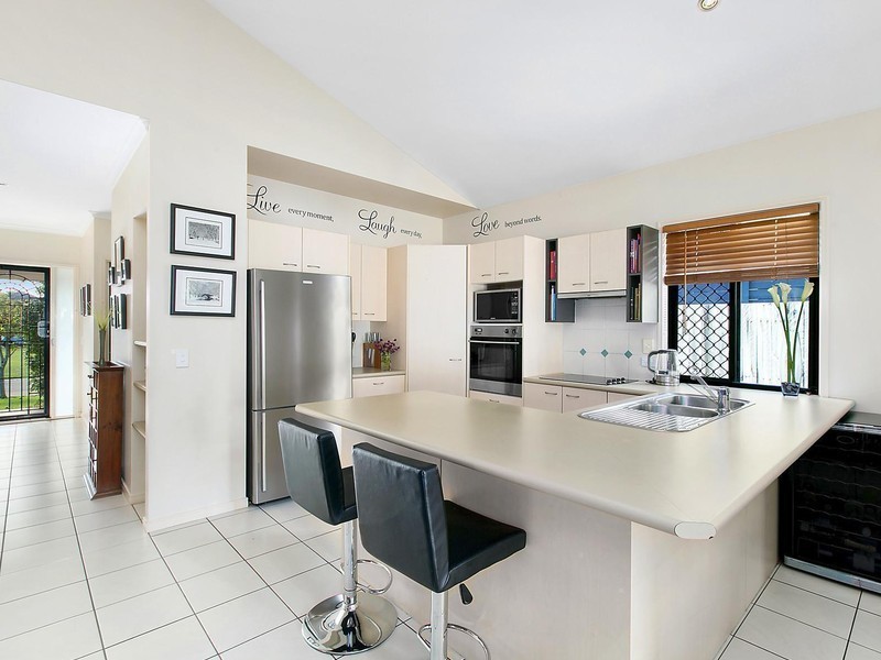 19 St Lucia Crescent, Kawana Island QLD 4575