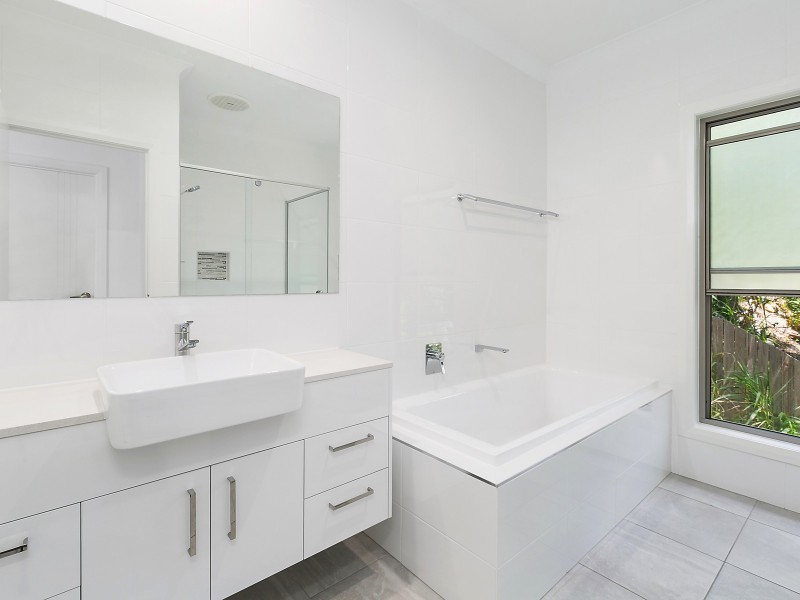 1 and 2/17 The Grove, Alexandra Headland QLD 4572