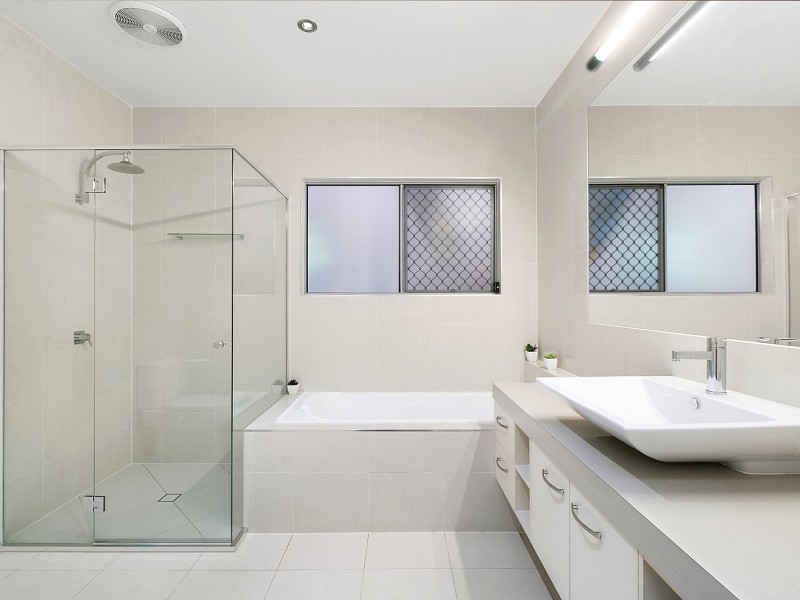 18 Oxleigh Crescent, Nambour QLD 4560