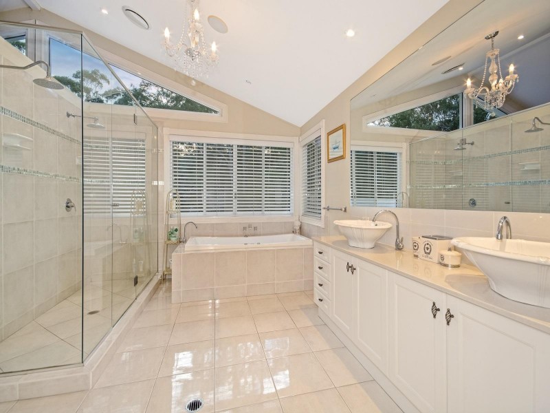 11 Malones Road, Kiels Mountain QLD 4559