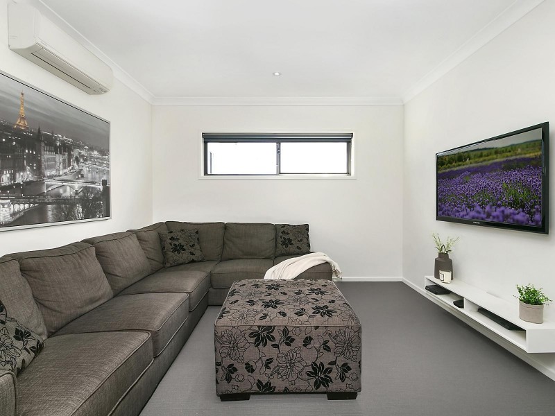 33 Vincent Avenue, Sippy Downs QLD 4556