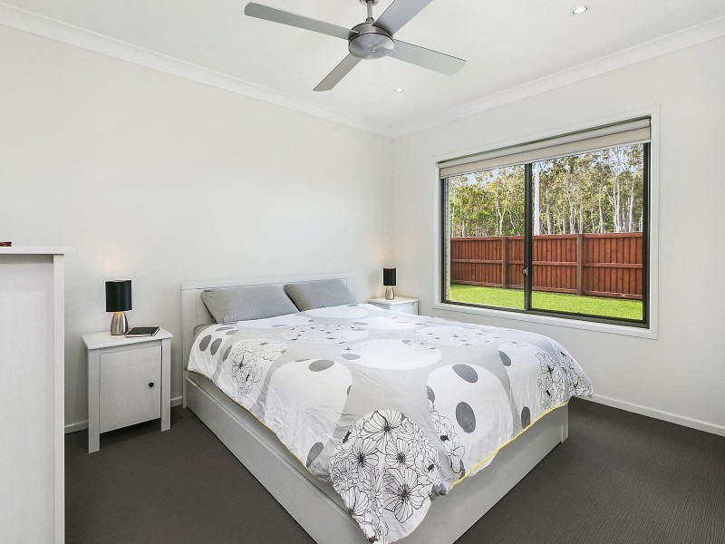 33 Vincent Avenue, Sippy Downs QLD 4556