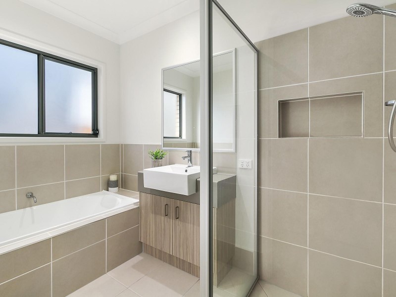 33 Vincent Avenue, Sippy Downs QLD 4556