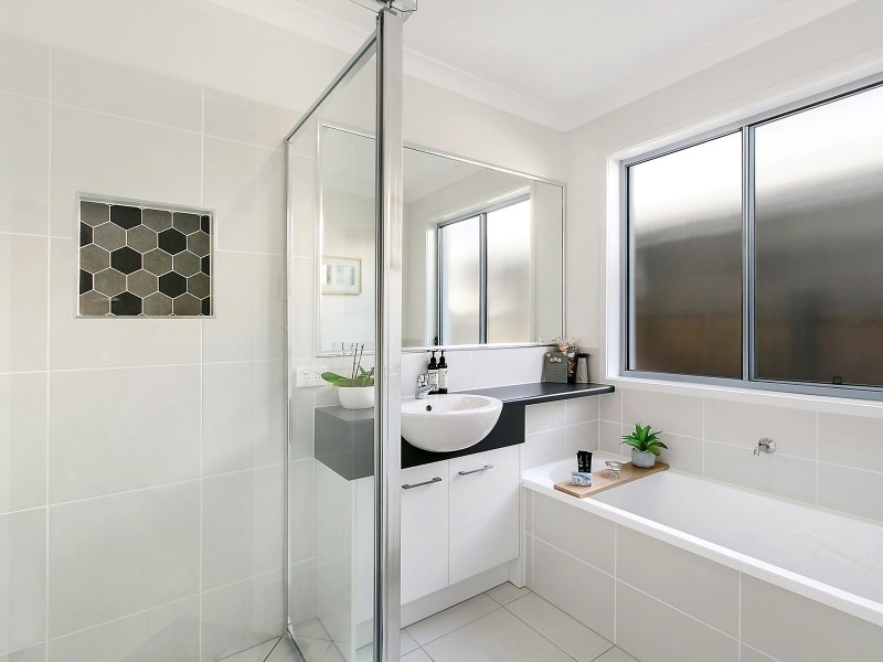 24 Flame Tree Avenue, Sippy Downs QLD 4556