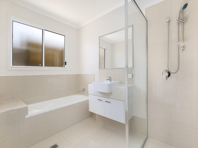 1&2/77 Parklakes Drive, Bli Bli QLD 4560