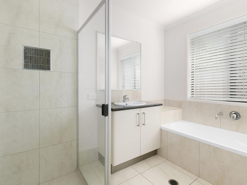 4 Promontory Street, Birtinya QLD 4575