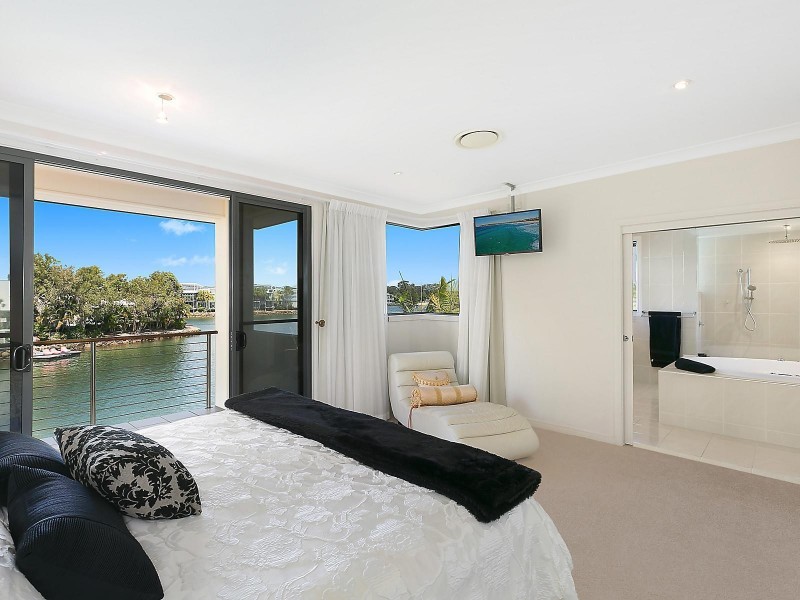 42 Baywater Drive, Twin Waters QLD 4564