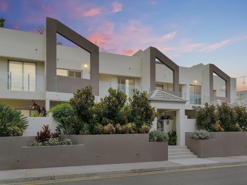 3/8 Leo Crescent, Alexandra Headland QLD 4572