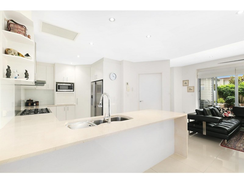 3/8 Leo Crescent, Alexandra Headland QLD 4572