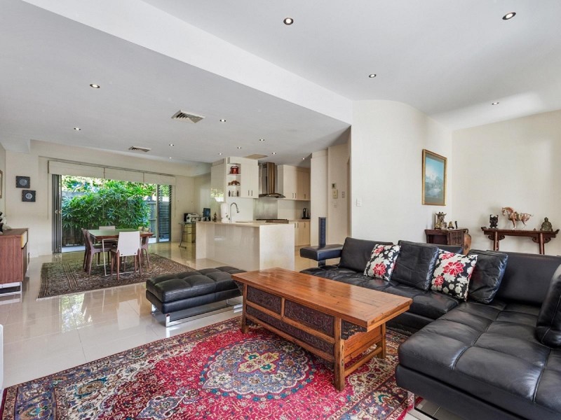 3/8 Leo Crescent, Alexandra Headland QLD 4572