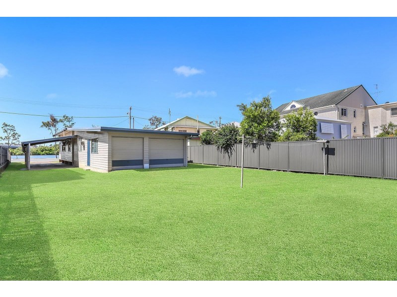 211 Bradman Avenue, Maroochydore QLD 4558
