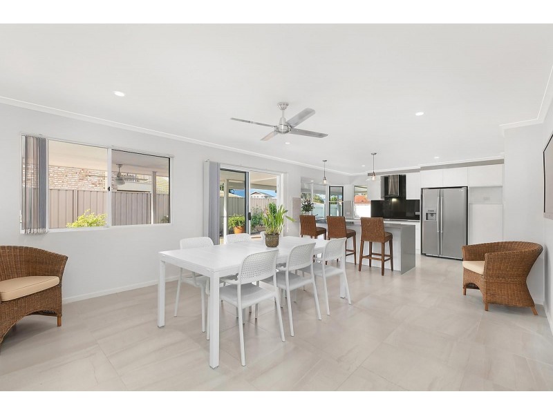 1 Araluen Close, Mountain Creek QLD 4557