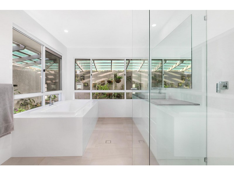 1 Araluen Close, Mountain Creek QLD 4557
