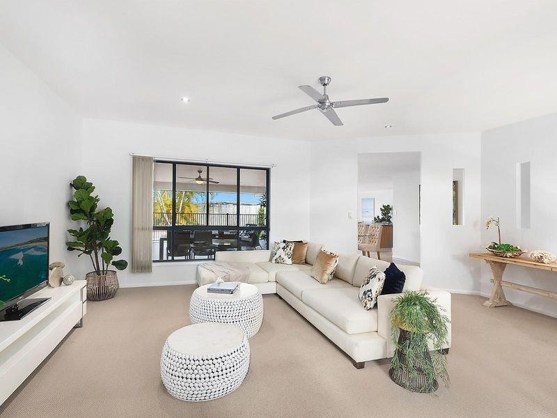 8 Dominica Place, Kawana Island QLD 4575
