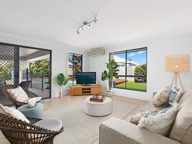 8 Dominica Place, Kawana Island QLD 4575