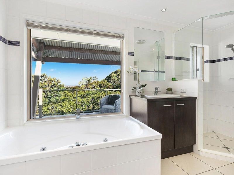 33 Tantula Road East, Alexandra Headland QLD 4572