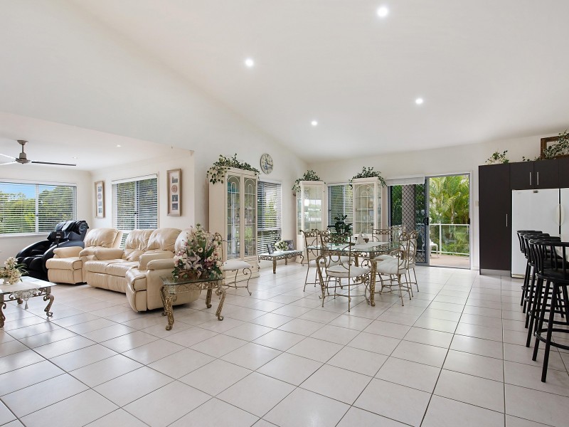 9 Hillside Court, Little Mountain QLD 4551