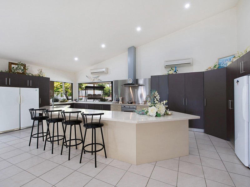 9 Hillside Court, Little Mountain QLD 4551