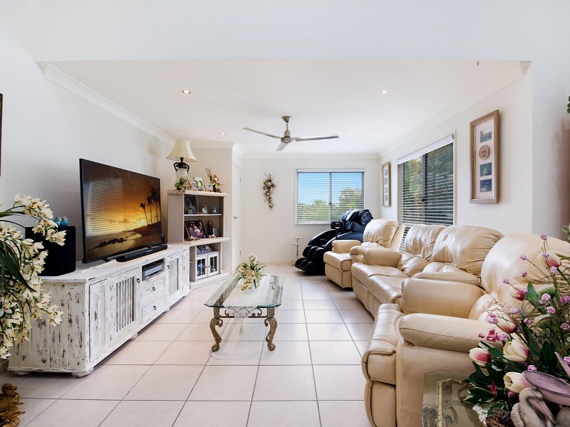 9 Hillside Court, Little Mountain QLD 4551