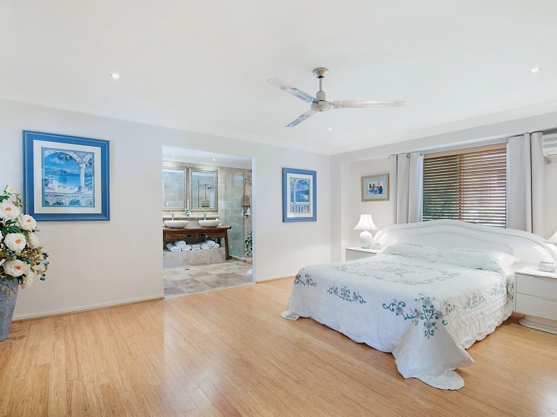 9 Hillside Court, Little Mountain QLD 4551