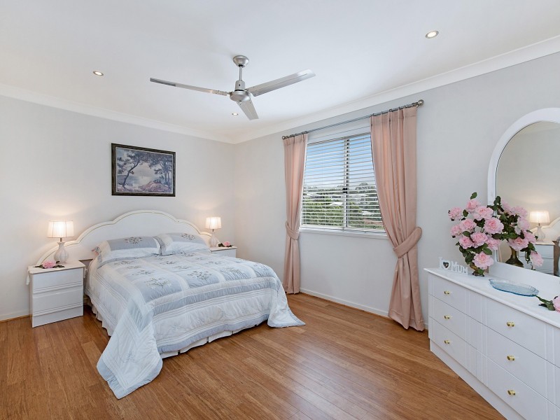 9 Hillside Court, Little Mountain QLD 4551