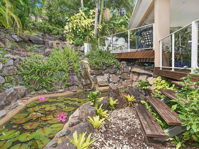 9 Hillside Court, Little Mountain QLD 4551