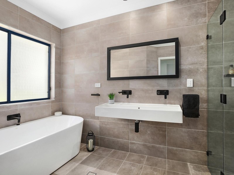 9 Anna Close, Tanawha QLD 4556