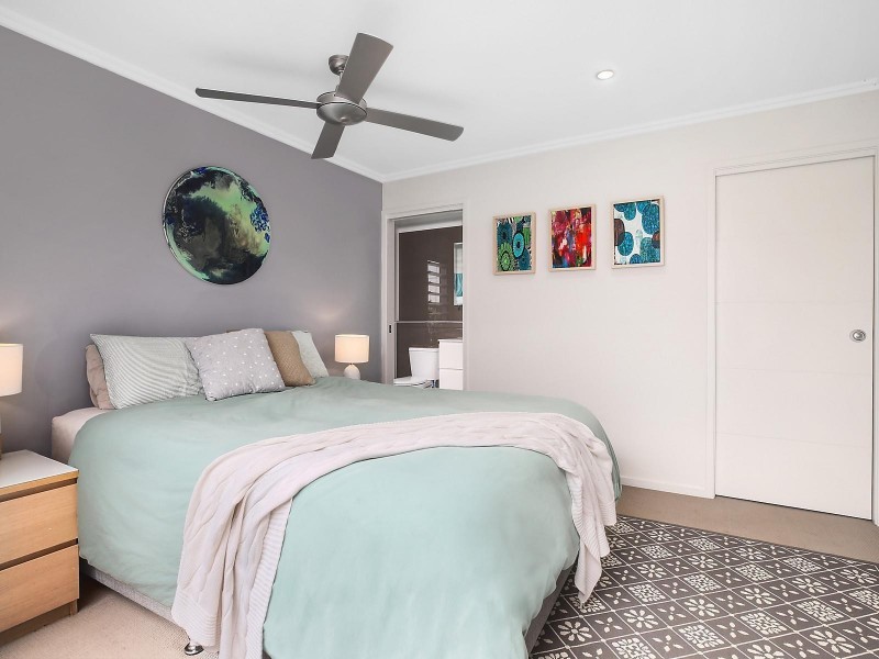 27 Vincent Avenue, Sippy Downs QLD 4556