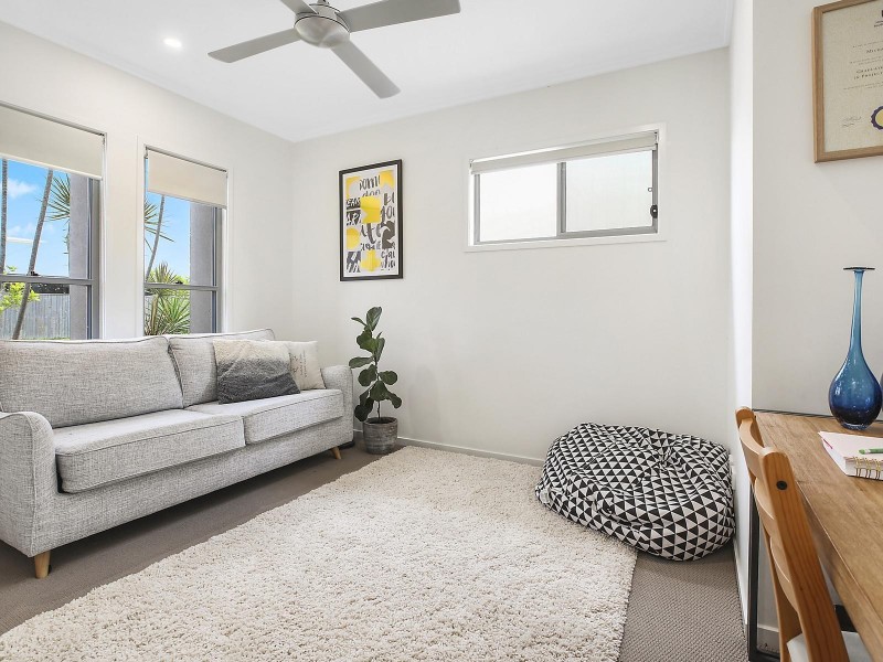 27 Vincent Avenue, Sippy Downs QLD 4556