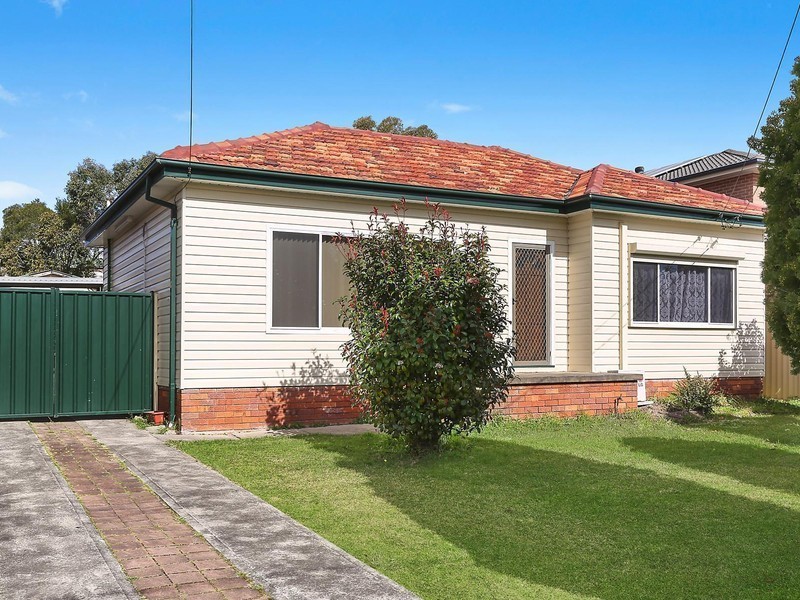 4 Chipilly Avenue, Engadine NSW 2233
