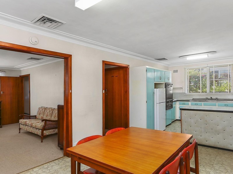 2 Perry Crescent, Engadine NSW 2233