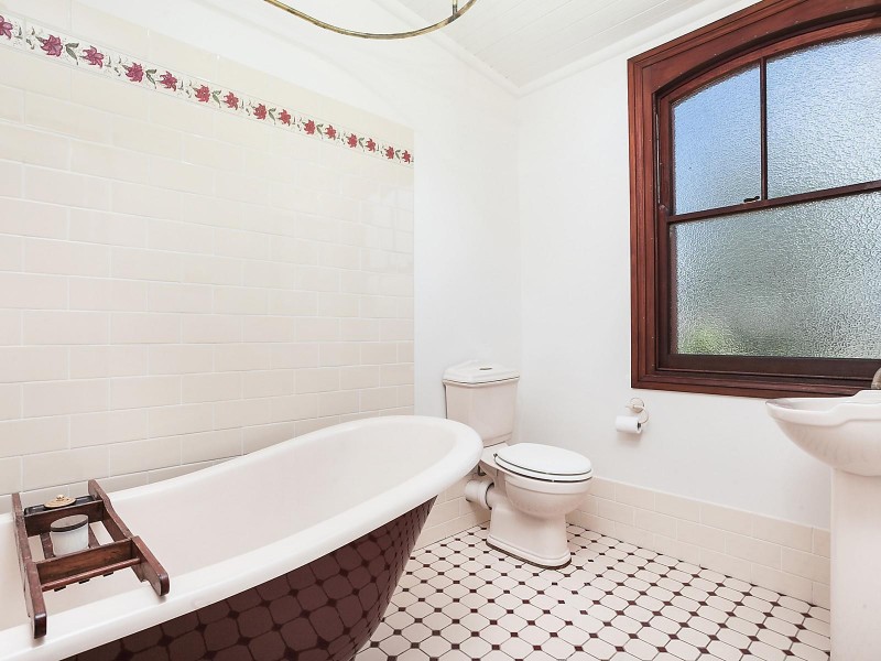 1 Wilson Parade, Heathcote NSW 2233