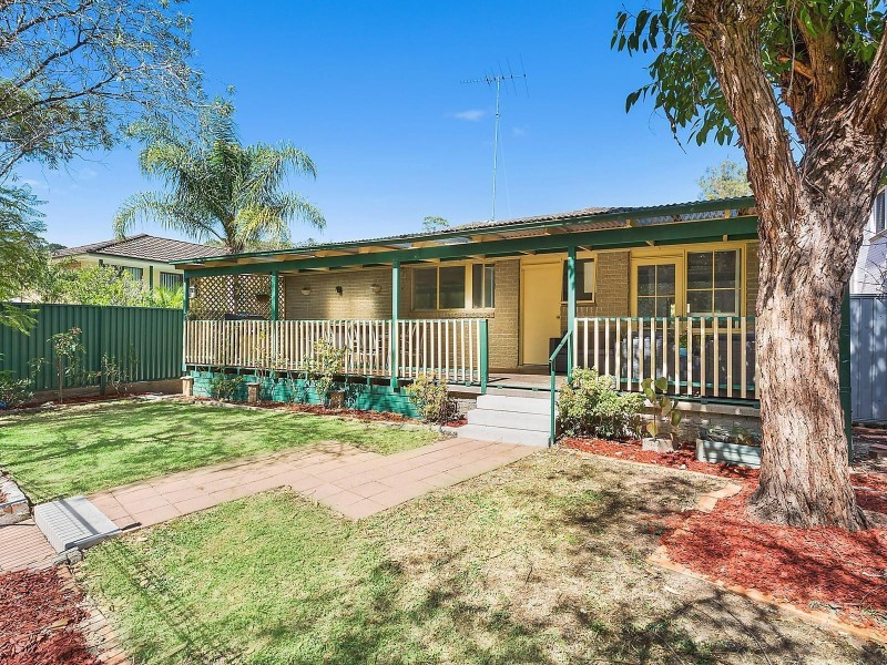 19 Lochiel Road, Engadine NSW 2233