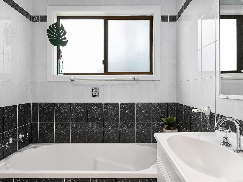 92 Caldarra Avenue, Engadine NSW 2233