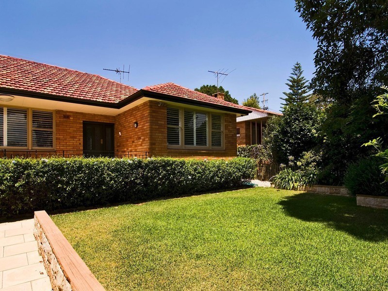 10 Valleyview Crescent, Greenwich NSW 2065