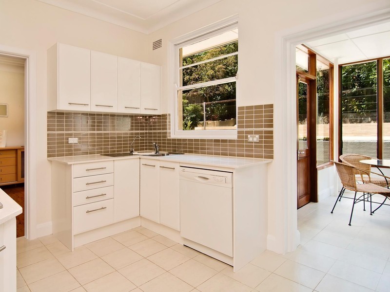 10 Valleyview Crescent, Greenwich NSW 2065