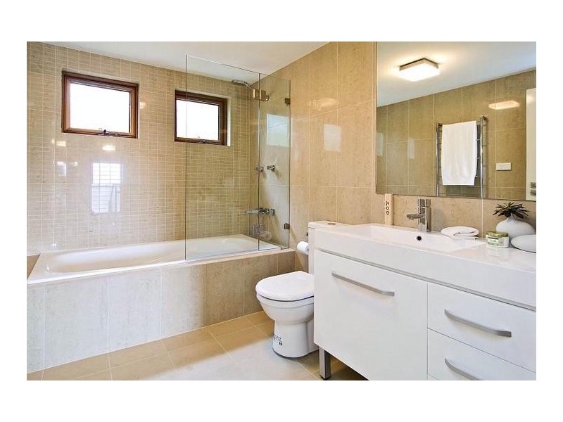 1 Matthew Lane, Crows Nest NSW 2065