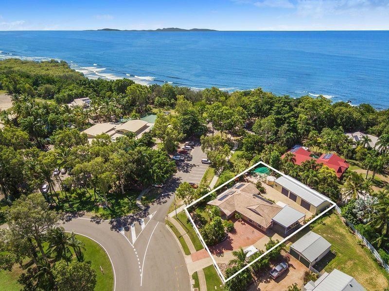 373 Mount Low Parkway, Bushland Beach QLD 4818