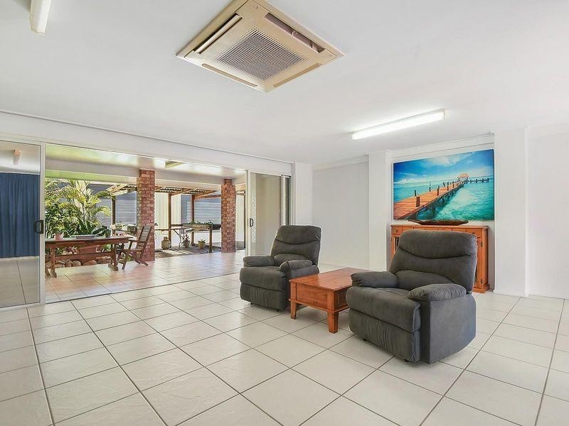 373 Mount Low Parkway, Bushland Beach QLD 4818