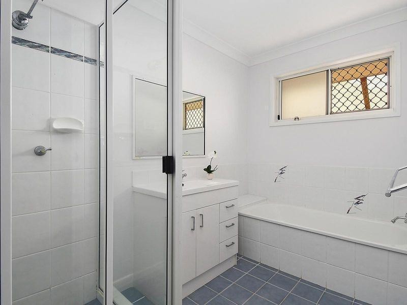 373 Mount Low Parkway, Bushland Beach QLD 4818