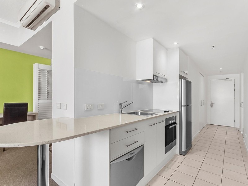 402/2 Dibbs Street, South Townsville QLD 4810