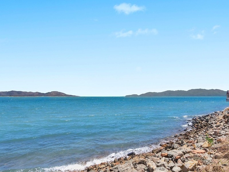 4/4 The Esplanade, North Ward QLD 4810