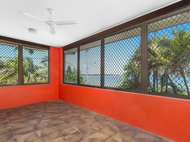 4/4 The Esplanade, North Ward QLD 4810